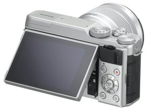 Беззеркальная фотокамера Fujifilm X-A10 получила дисплей с углом наклона 180 градусов